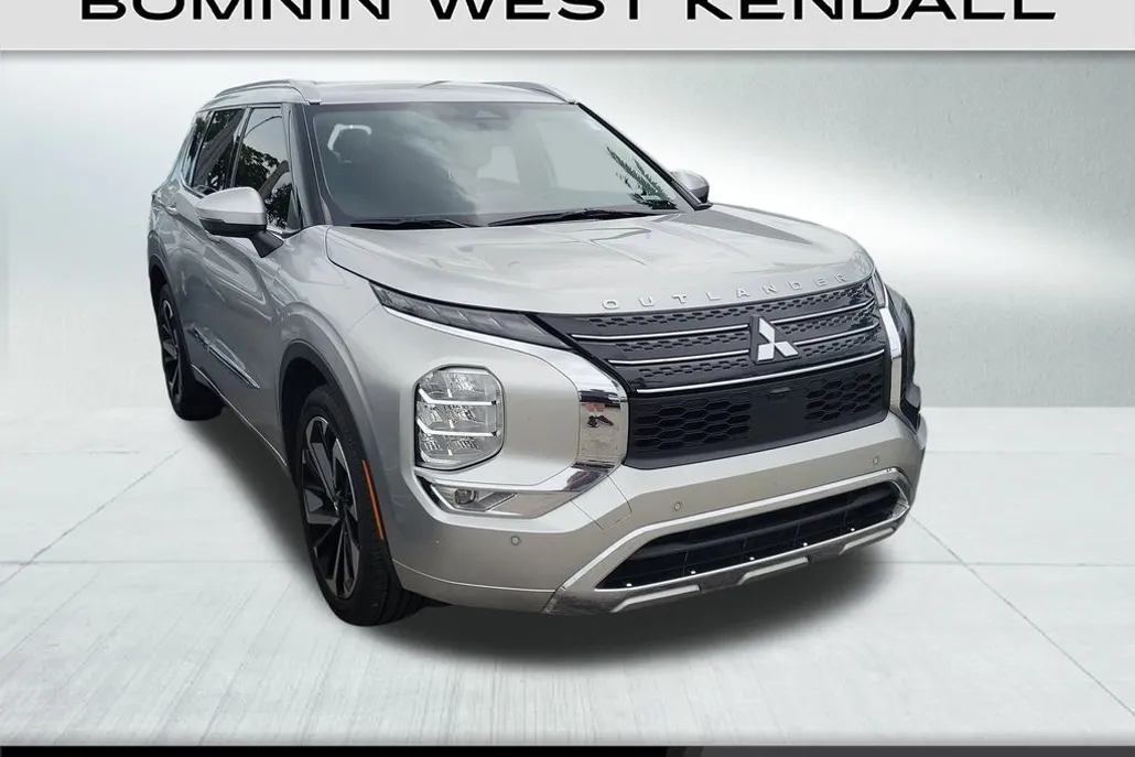 2022 Mitsubishi Outlander SEL photo 1