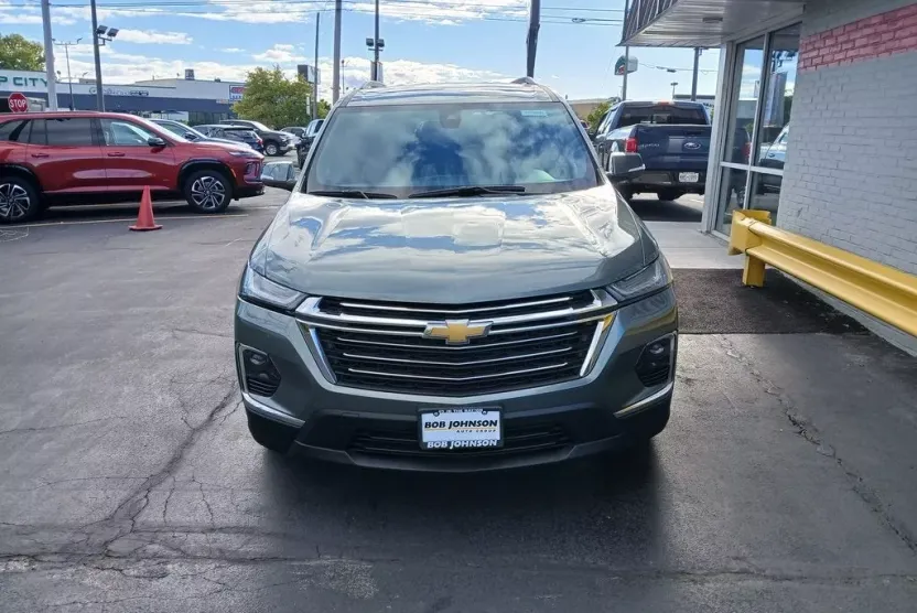 2023 Chevrolet Traverse 1LT photo 1