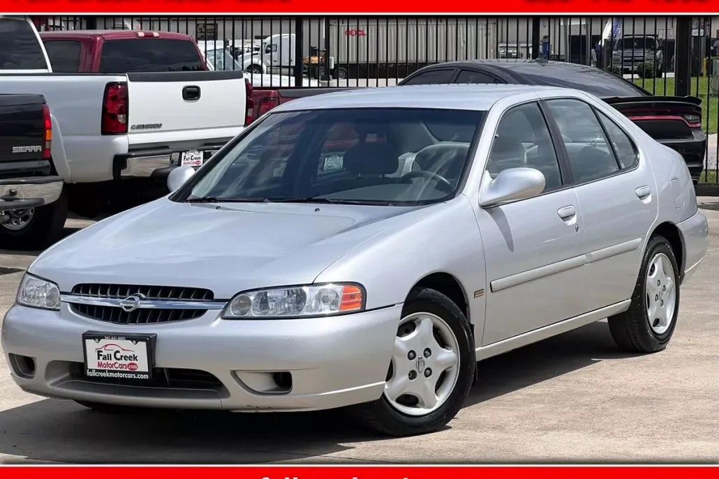 2001 Nissan Altima GXE photo 1
