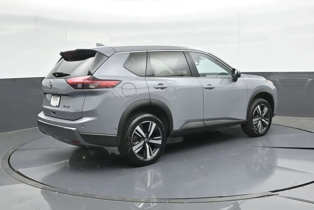 2024 Nissan Rogue SL photo 1