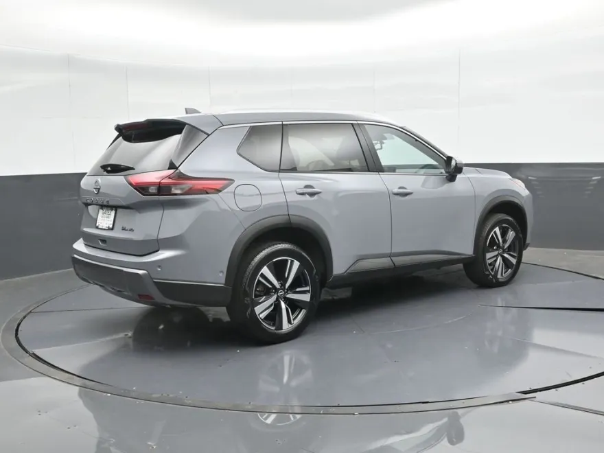 2024 Nissan Rogue SL photo 1