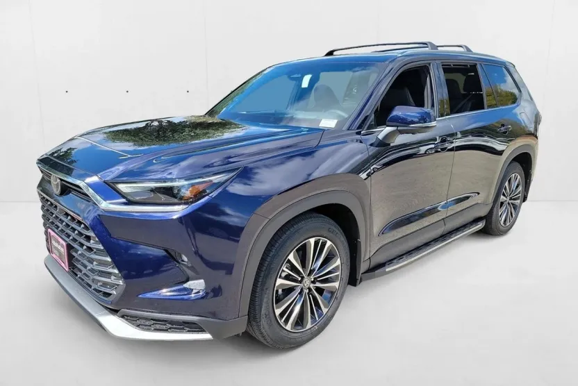 2026 Toyota Highlander Platinum Hybrid photo 1