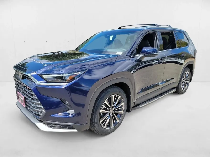 2026 Toyota Highlander Platinum Hybrid photo 1