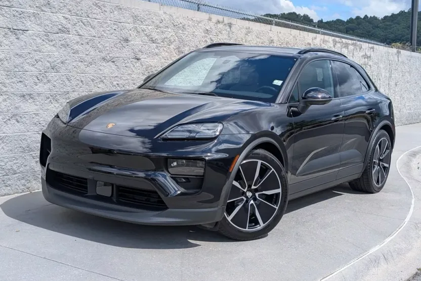 2025 Porsche Macan Electric photo 1