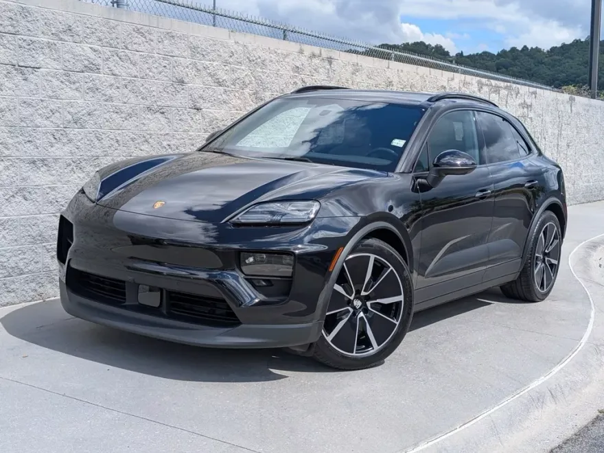 2025 Porsche Macan Electric photo 1