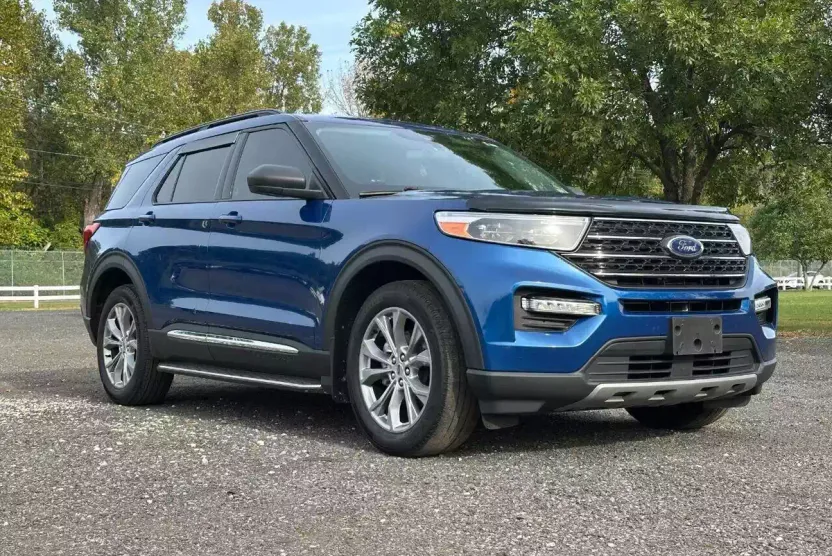 2022 Ford Explorer XLT photo 1