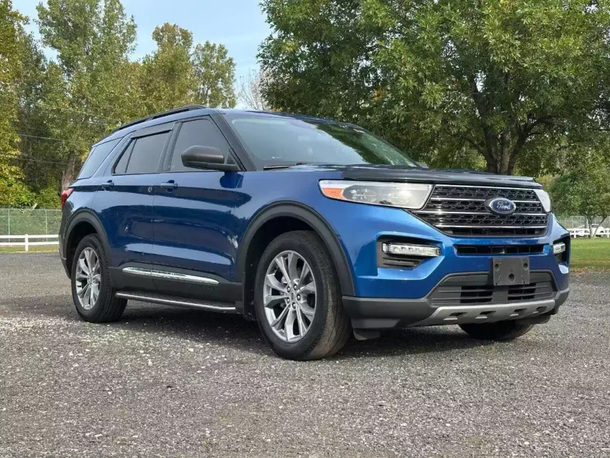 2022 Ford Explorer XLT photo 1