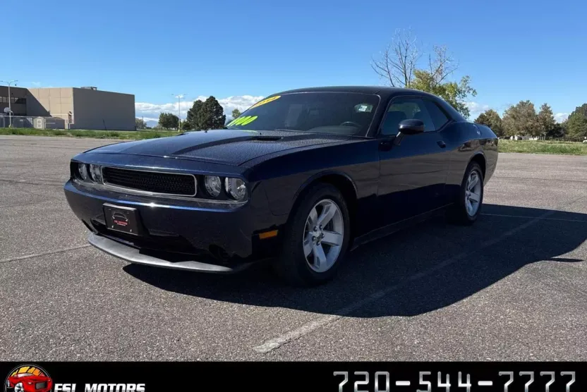 2014 Dodge Challenger SXT photo 1