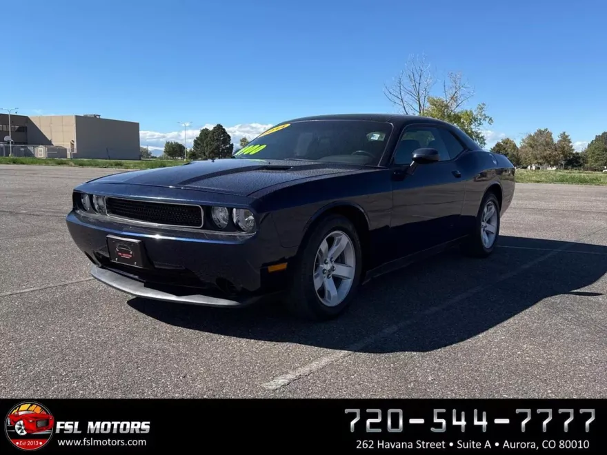 2014 Dodge Challenger SXT photo 1