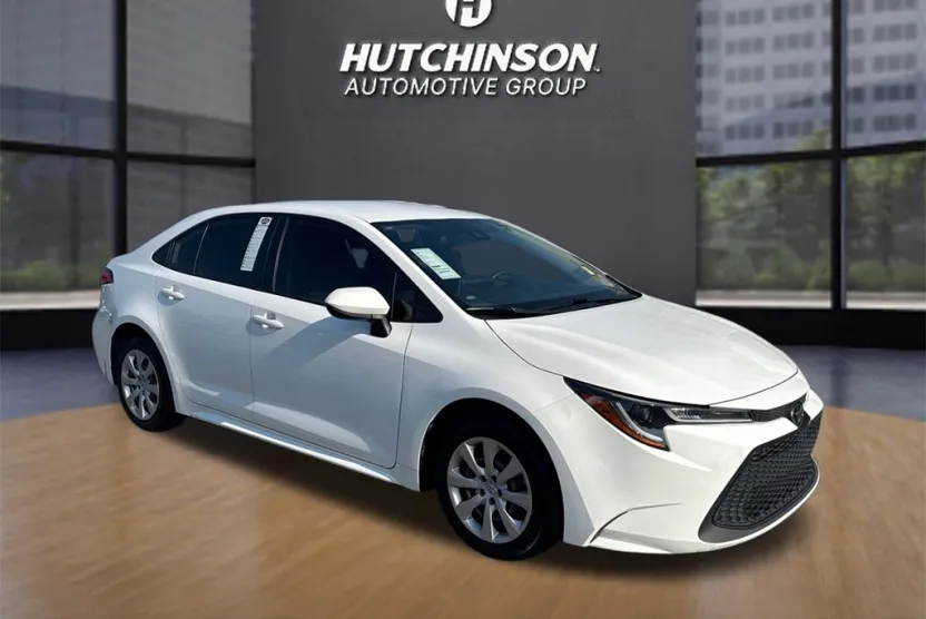 2021 Toyota Corolla LE photo 1
