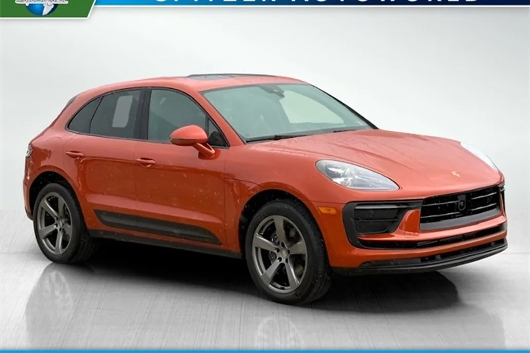 2024 Porsche Macan Base photo 1