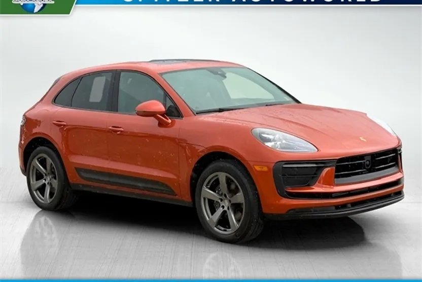 2024 Porsche Macan Base photo 1