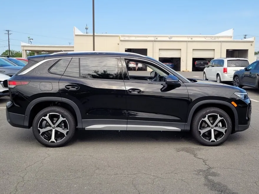 2025 Volkswagen Tiguan SE photo 1