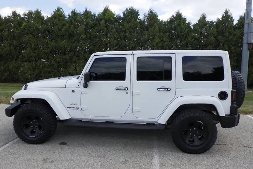 2013 Jeep Wrangler Unlimited Sahara photo 1
