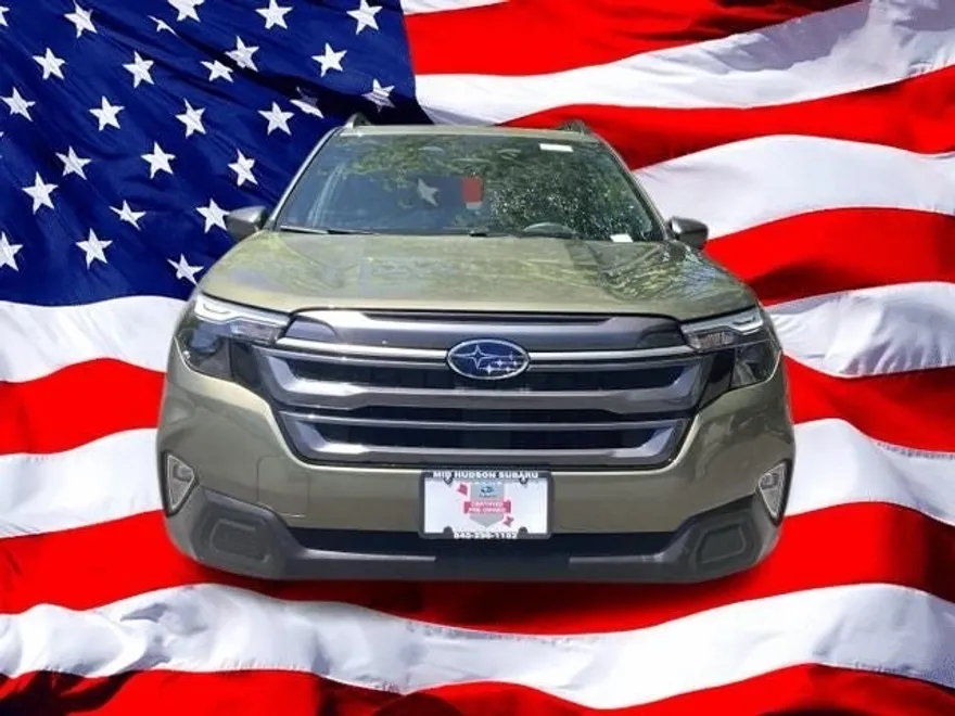 2025 Subaru Forester Premium photo 1
