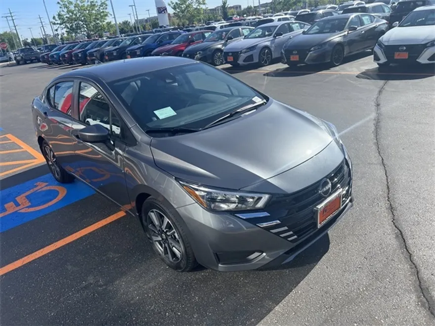 2025 Nissan Versa 1.6 SV photo 1