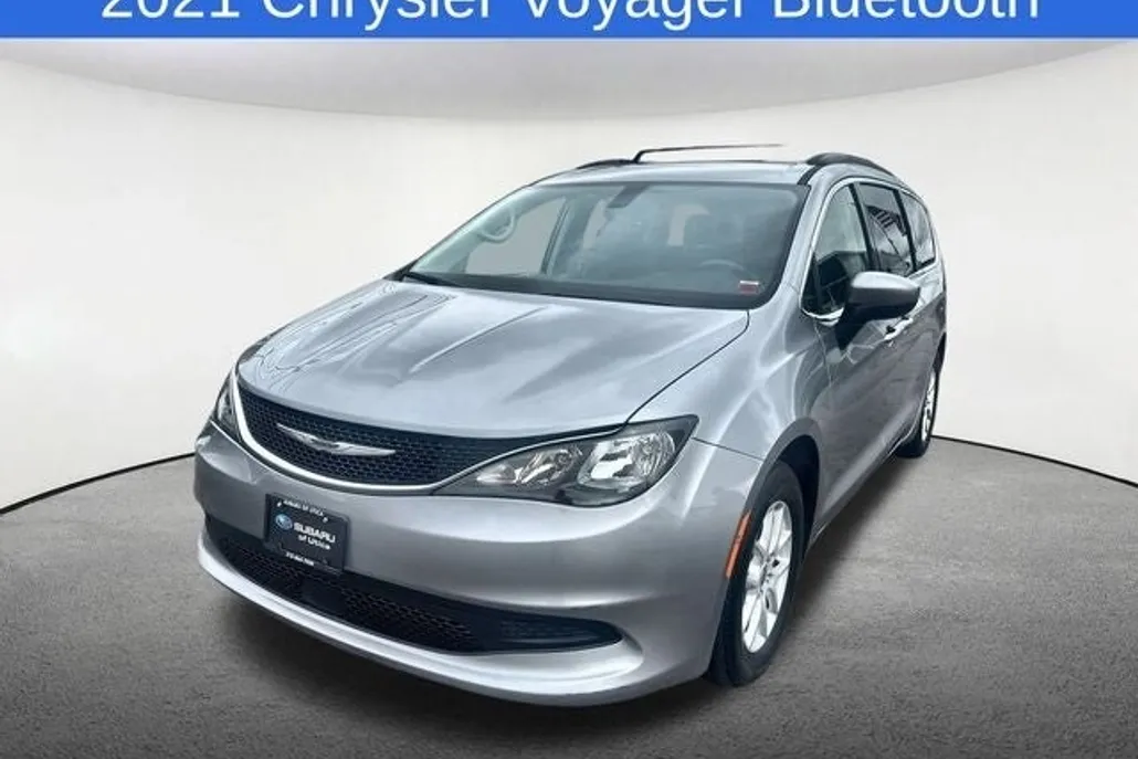 2021 Chrysler Voyager LXi photo 1