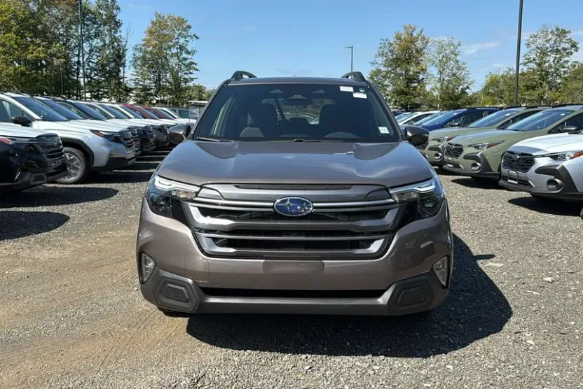 2025 Subaru Forester Premium Base photo 1