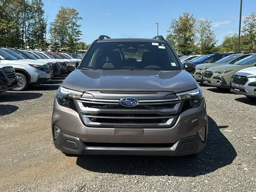 2025 Subaru Forester Premium Base photo 1