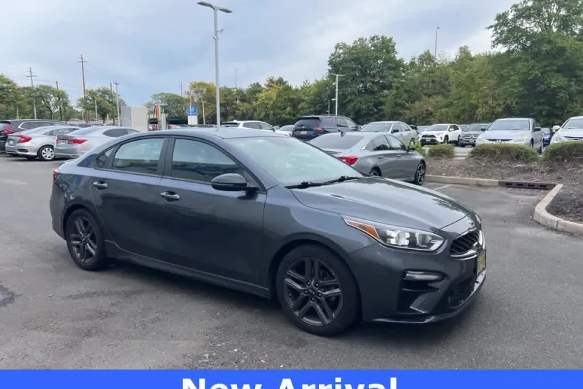 2021 Kia Forte GT-Line photo 1