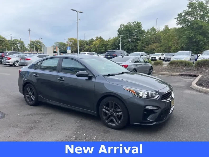 2021 Kia Forte GT-Line photo 1