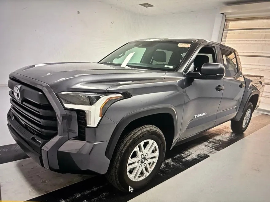 2025 Toyota Tundra SR5 photo 1