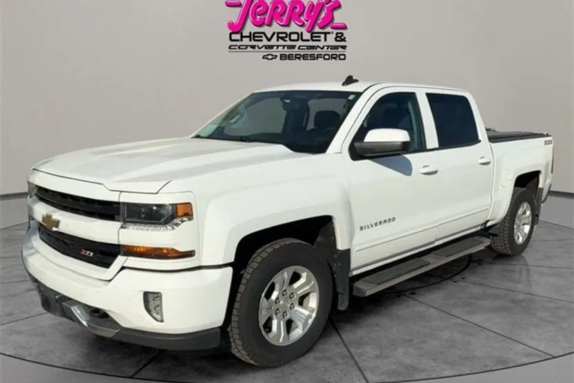 2017 Chevrolet Silverado 1500 LT photo 1