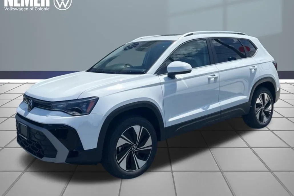 2025 Volkswagen Taos SE photo 1