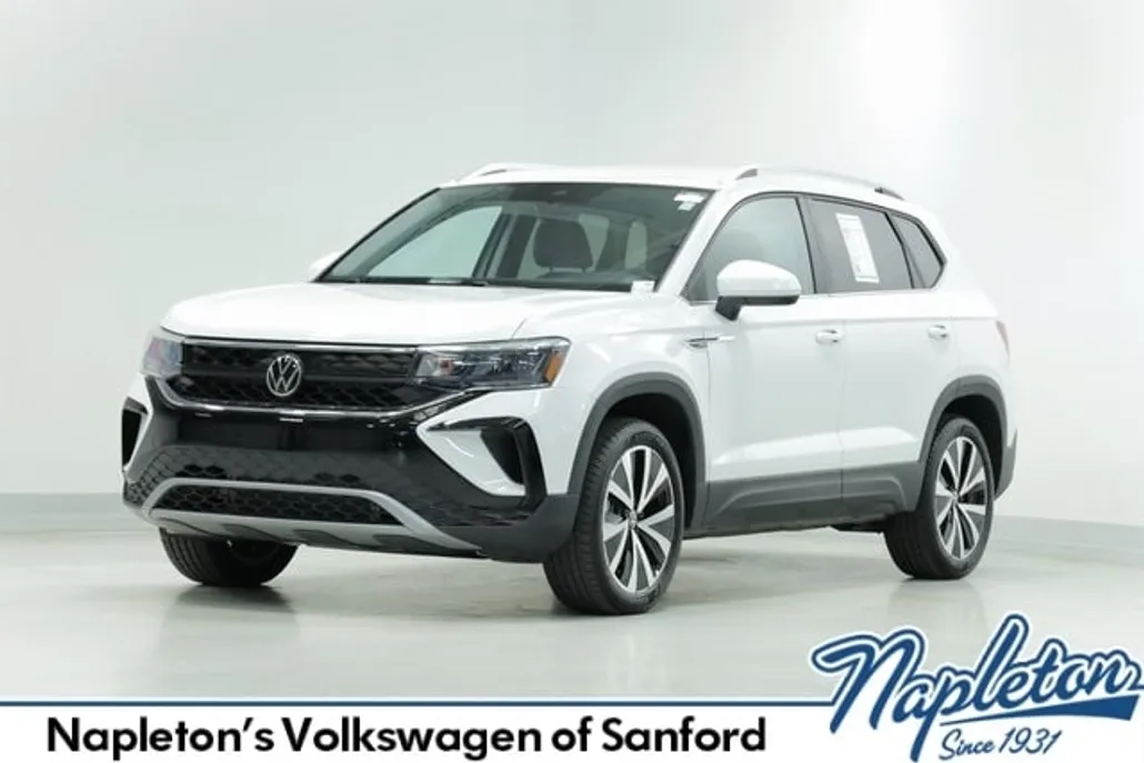 2024 Volkswagen Taos SE photo 1