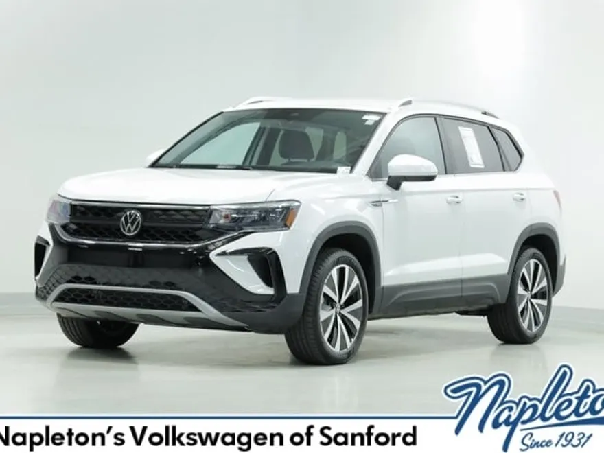 2024 Volkswagen Taos SE photo 1