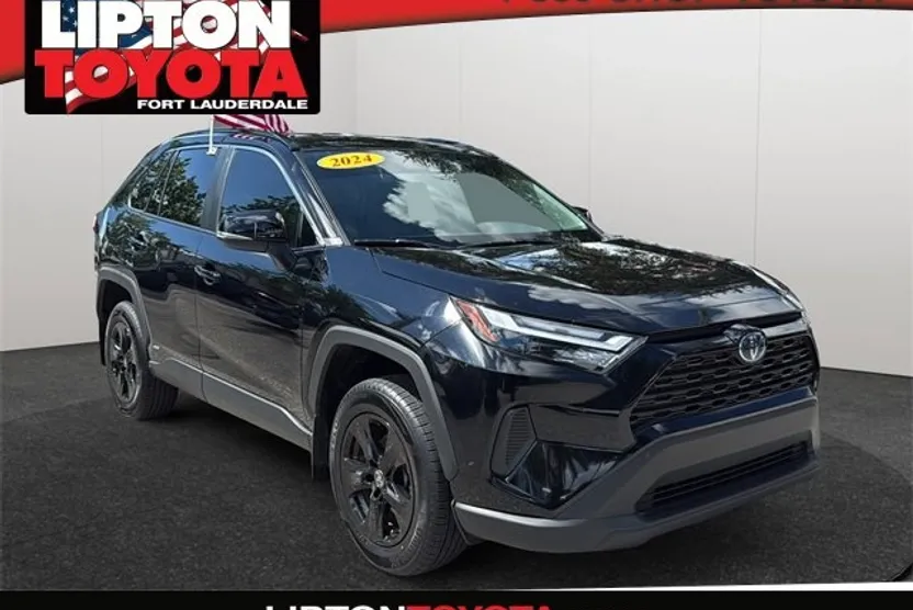 2024 Toyota RAV4 XLE photo 1