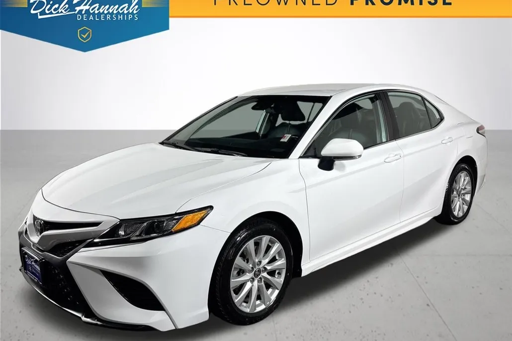2020 Toyota Camry SE photo 1