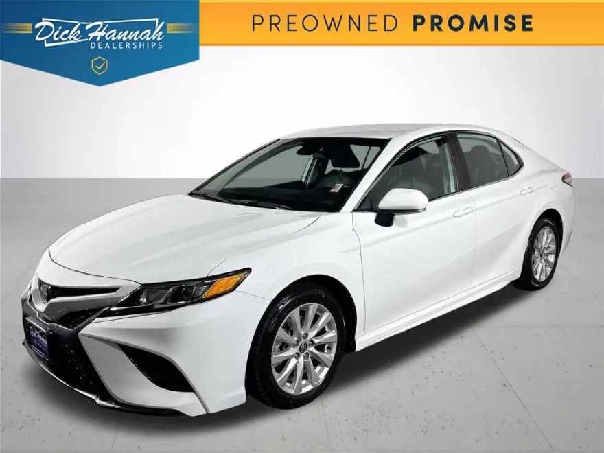 2020 Toyota Camry SE photo 1