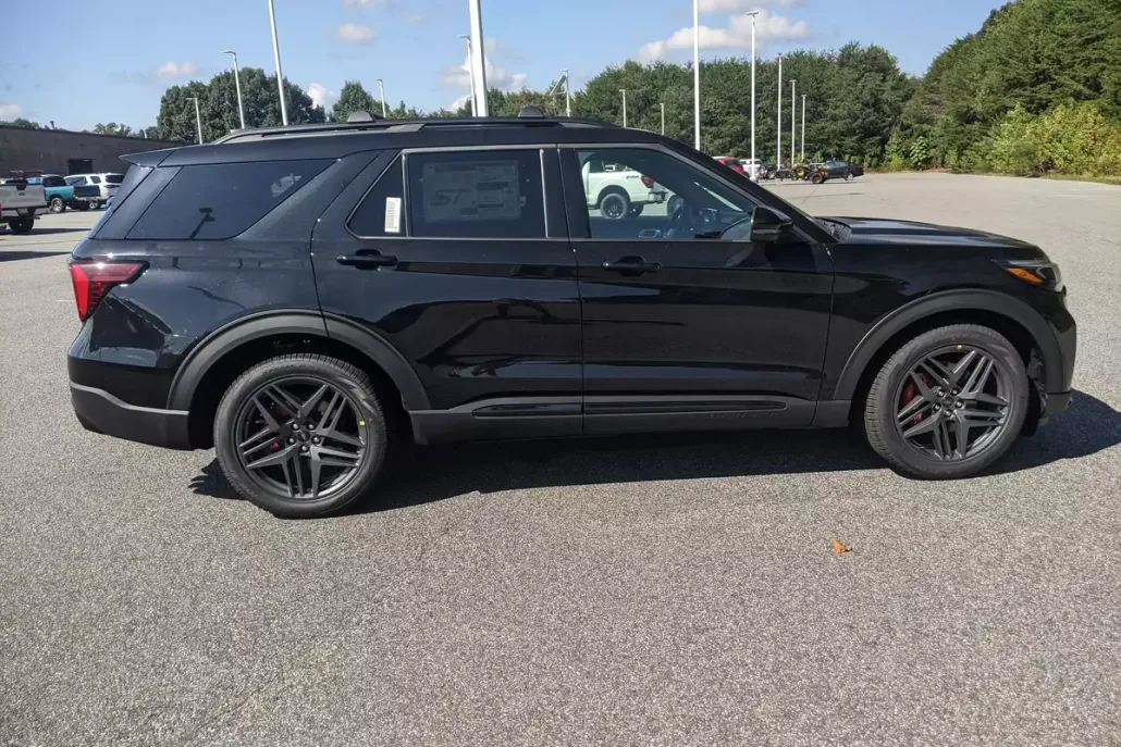 2025 Ford Explorer ST photo 1
