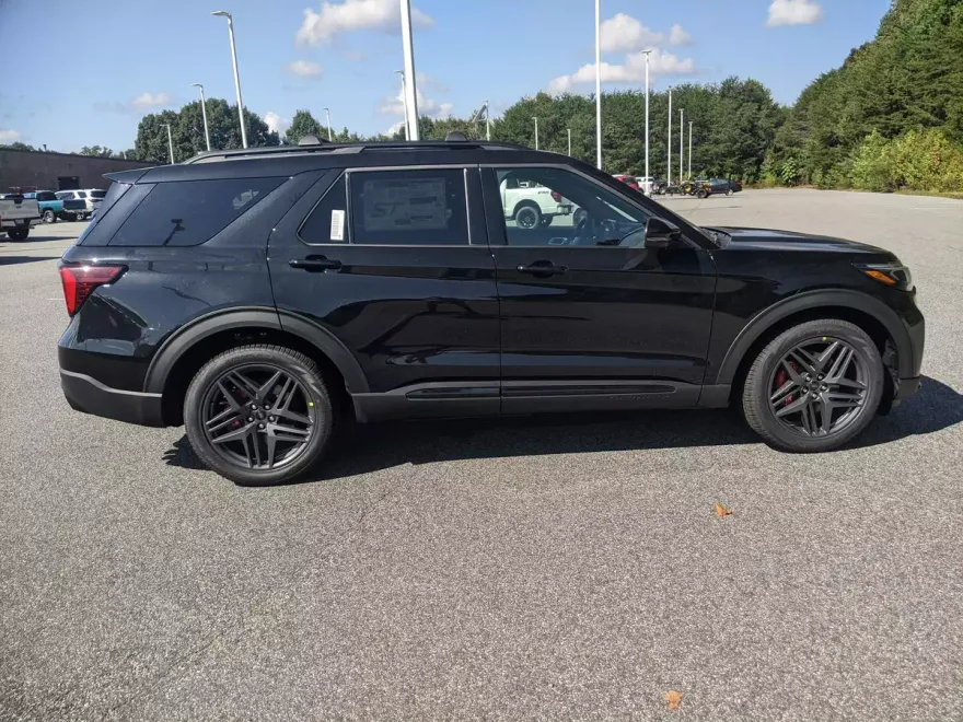 2025 Ford Explorer ST photo 1
