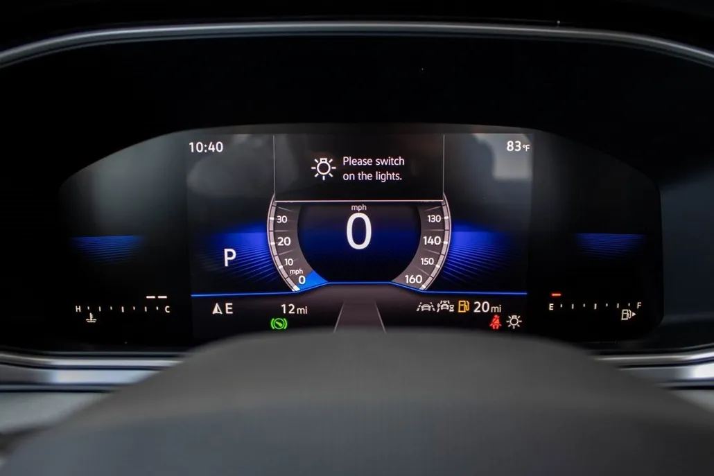 2025 Volkswagen Taos SE photo 1