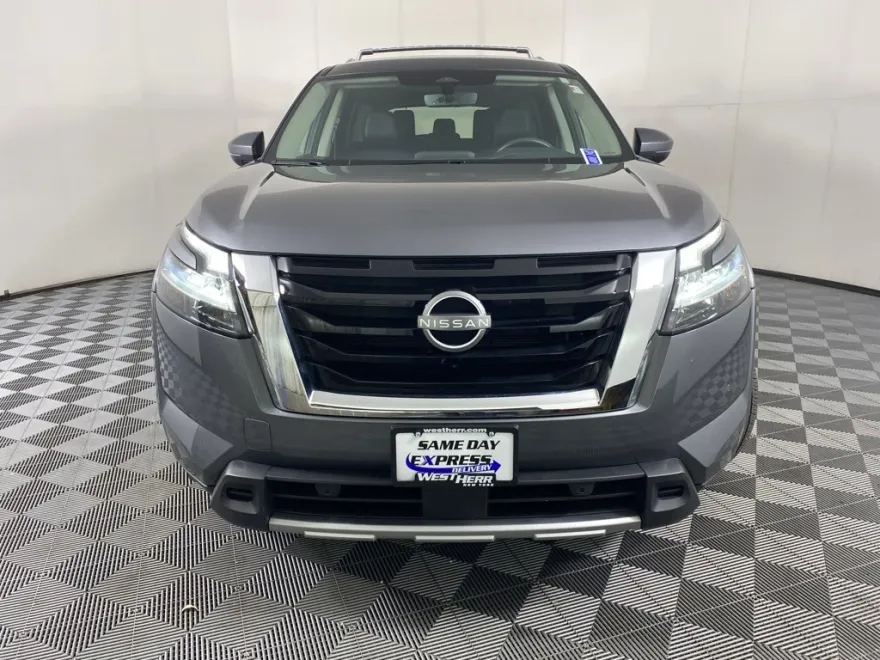 2024 Nissan Pathfinder SL photo 1