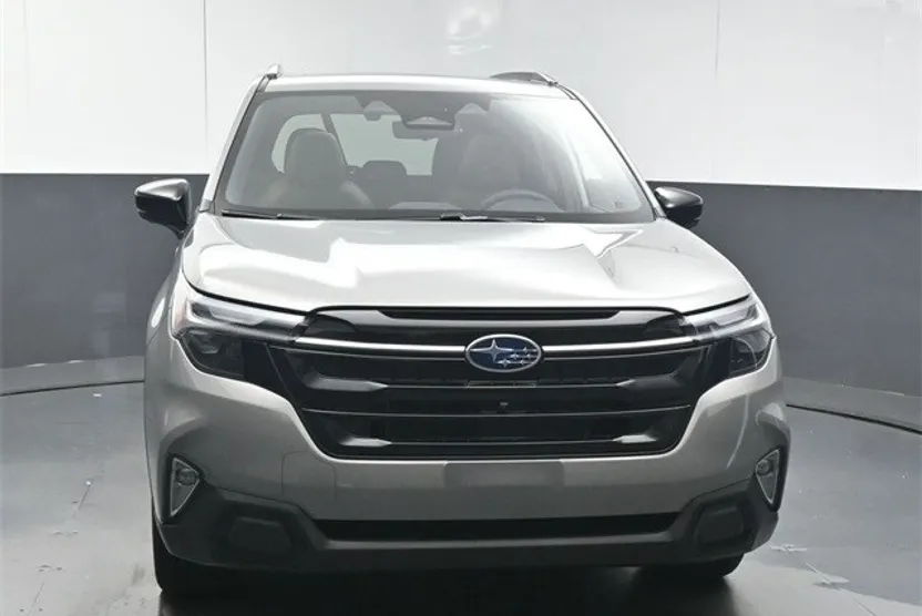 2025 Subaru Forester Touring photo 1