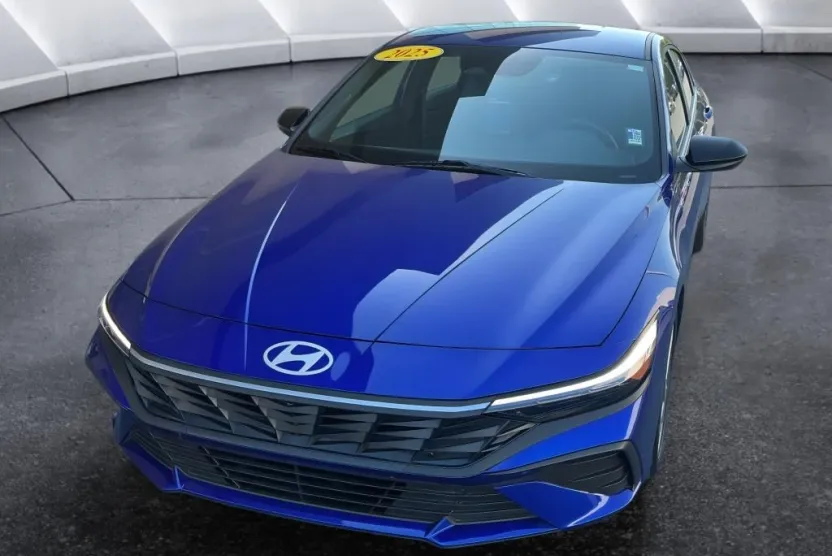 2025 Hyundai Elantra SEL Sport photo 1
