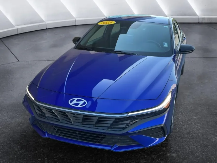 2025 Hyundai Elantra SEL Sport photo 1