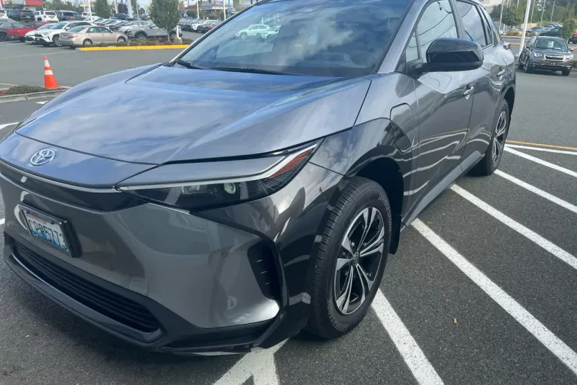 2024 Toyota bZ4X XLE photo 1