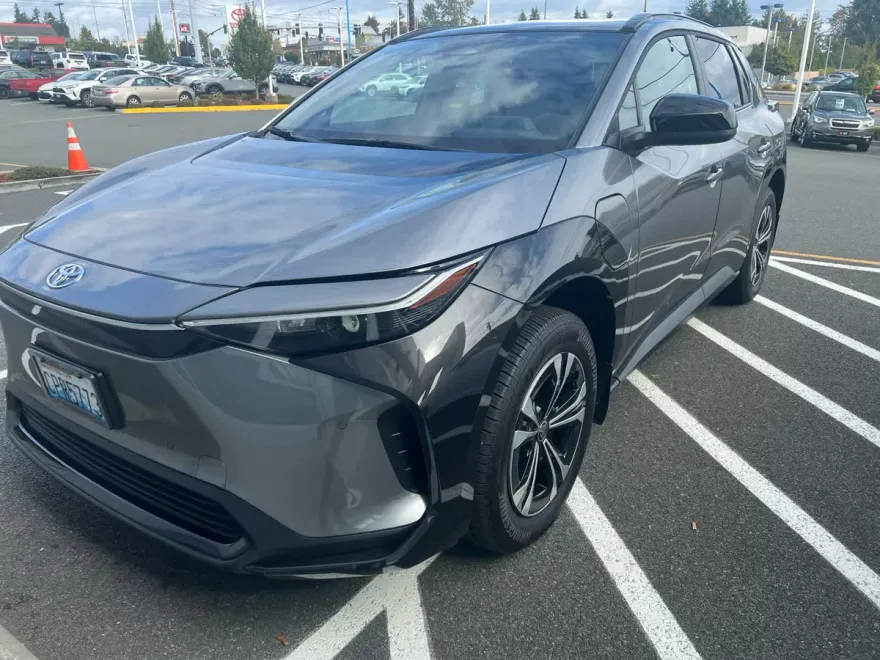 2024 Toyota bZ4X XLE photo 1