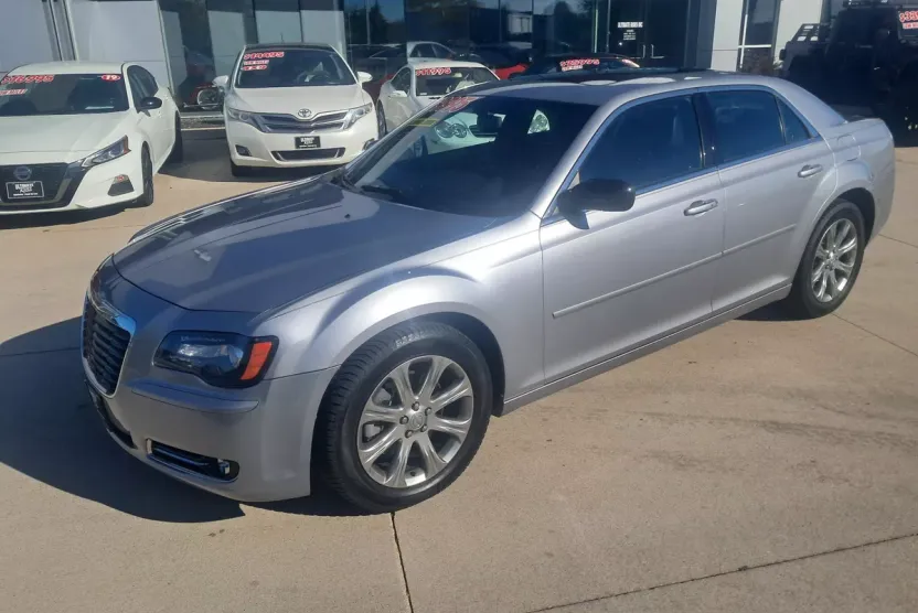 2013 Chrysler 300 S photo 1