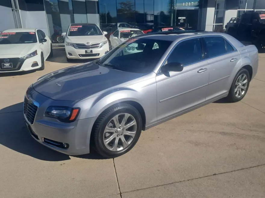 2013 Chrysler 300 S photo 1