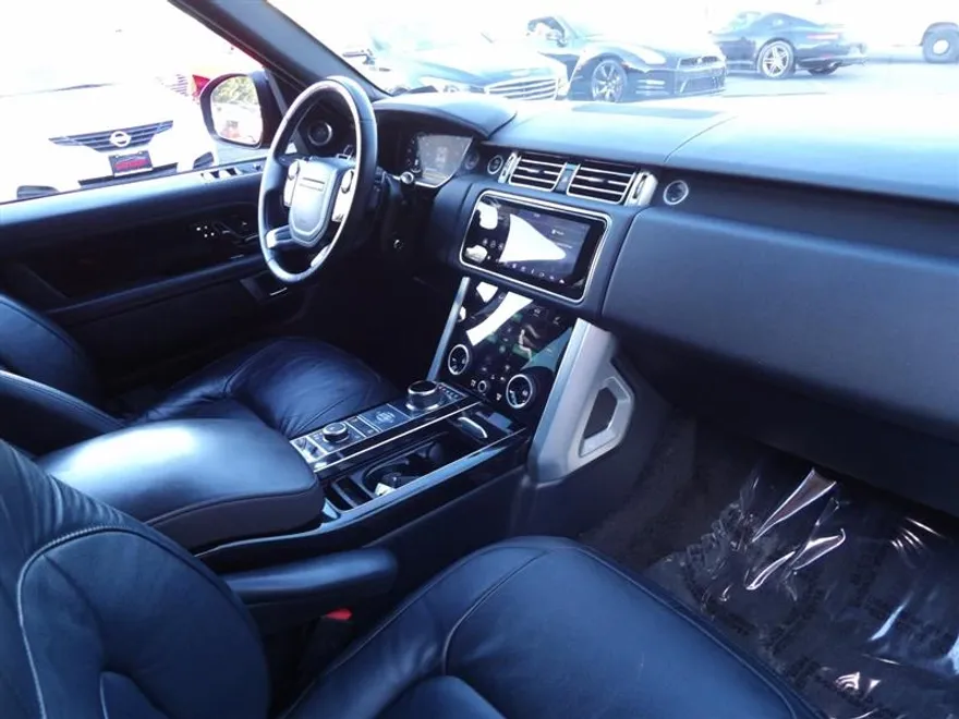 2018 Land Rover Range Rover HSE photo 16