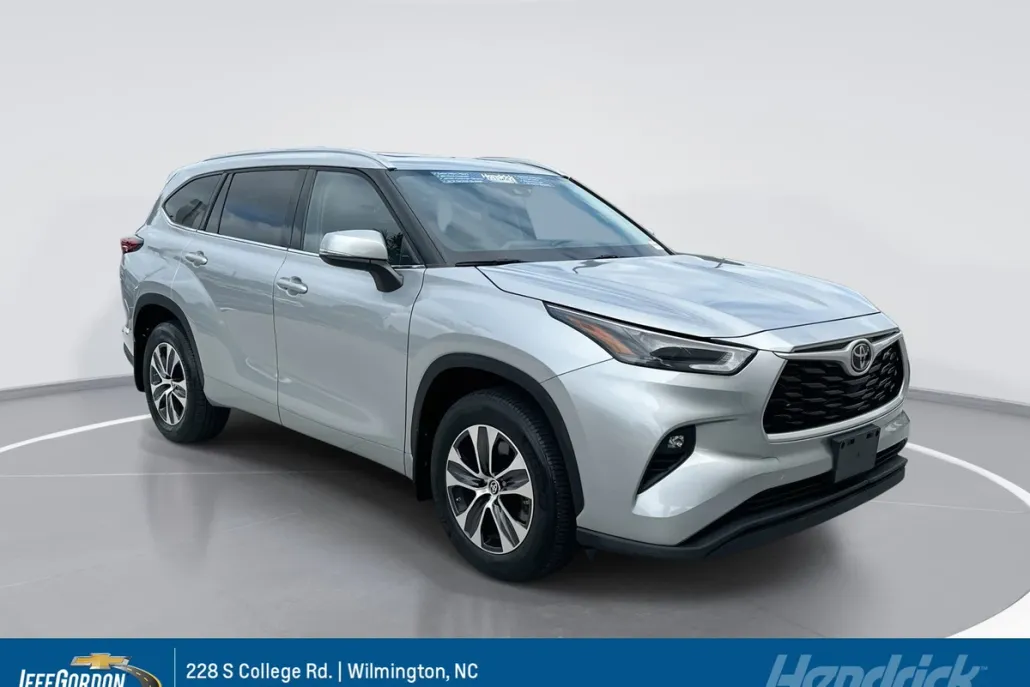 2022 Toyota Highlander XLE photo 1