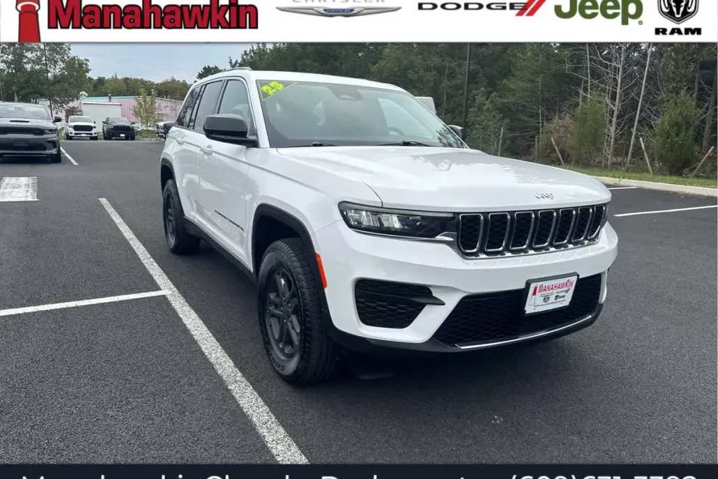 2023 Jeep Grand Cherokee Laredo photo 1