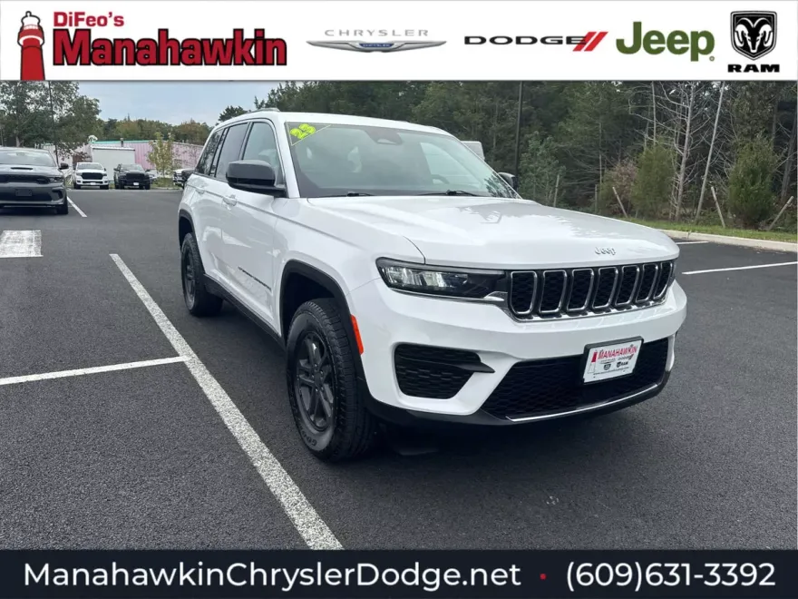 2023 Jeep Grand Cherokee Laredo photo 1