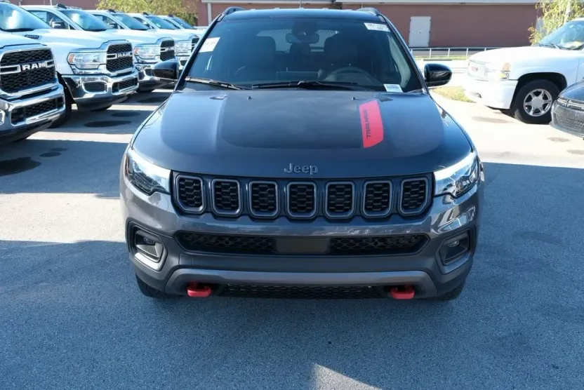 2024 Jeep Compass Trailhawk photo 1