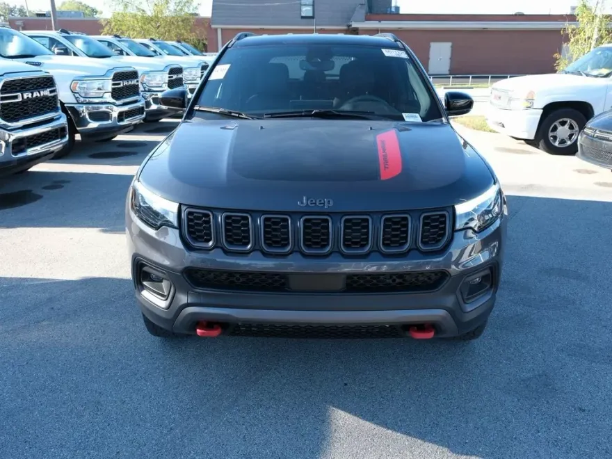 2024 Jeep Compass Trailhawk photo 1